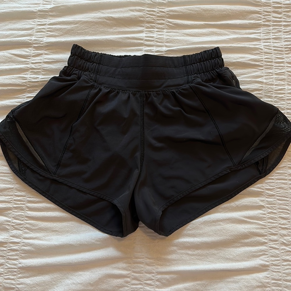Black  Lululemon Hotty Hot 2.5 inch inseam shorts